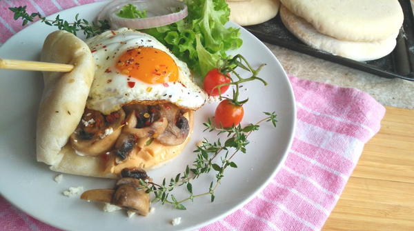 Cheese Mushroom and Egg Breakfast Pita Cheese Mushroom and Egg Breakfast Pita
