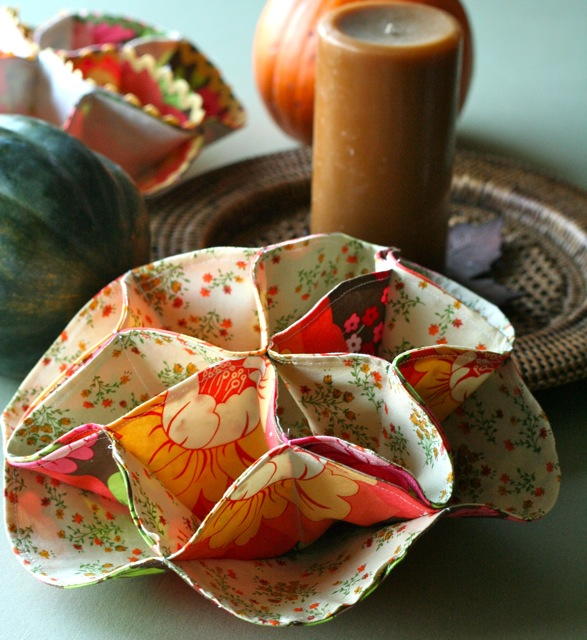 Vintage Inspired Dinner Roll Holder Vintage Inspired Dinner Roll Holder