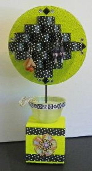 Paper Towel Jewelry and Earring Holder Paper Towel Jewelry and Earring Holder