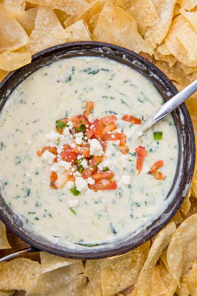 Chilis White Spinach Queso Chili’s White Spinach Queso
