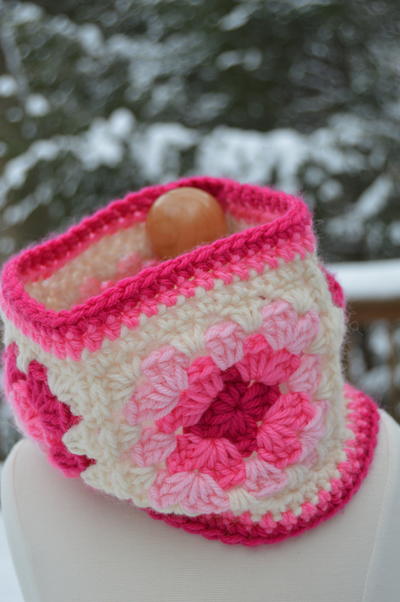 Pop of Pink Granny Cowl Pop of Pink Granny Cowl