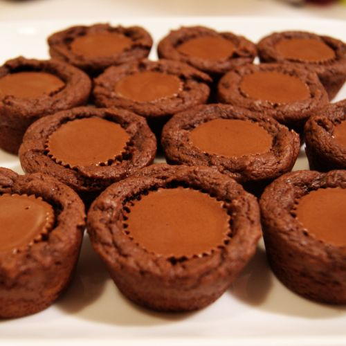 Chocolate Peanut Butter Cup-Stuffed Brownies Chocolate Peanut Butter Cup-Stuffed Brownies