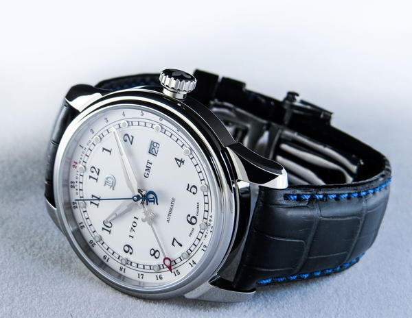 1701 Pontchartrain GMT Dual Timezone 1701 Pontchartrain GMT Dual Timezone