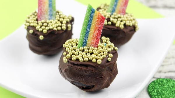 St Patricks Day No Bake Pot Of Gold Oreo Truffles St. Patrick’s Day No Bake Pot Of Gold Oreo Truffles