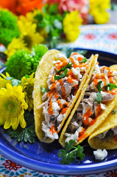4-Ingredient Slow Cooker Buffalo Ranch Chicken Tacos 4-Ingredient Slow Cooker Buffalo Ranch Chicken Tacos