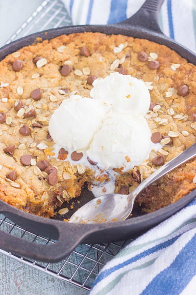 Peanut Butter Chocolate Chip Skillet Cookie Peanut Butter Chocolate Chip Skillet Cookie