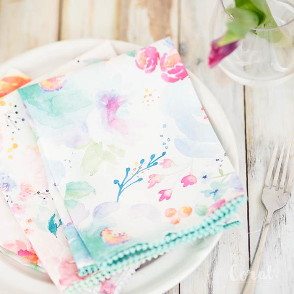 DIY Pom Pom Dinner Napkins DIY Pom Pom Dinner Napkins