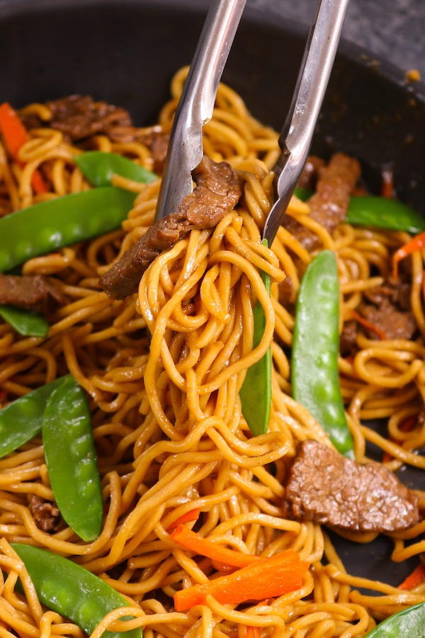 Easy Beef Chow Mein | RecipeLion.com