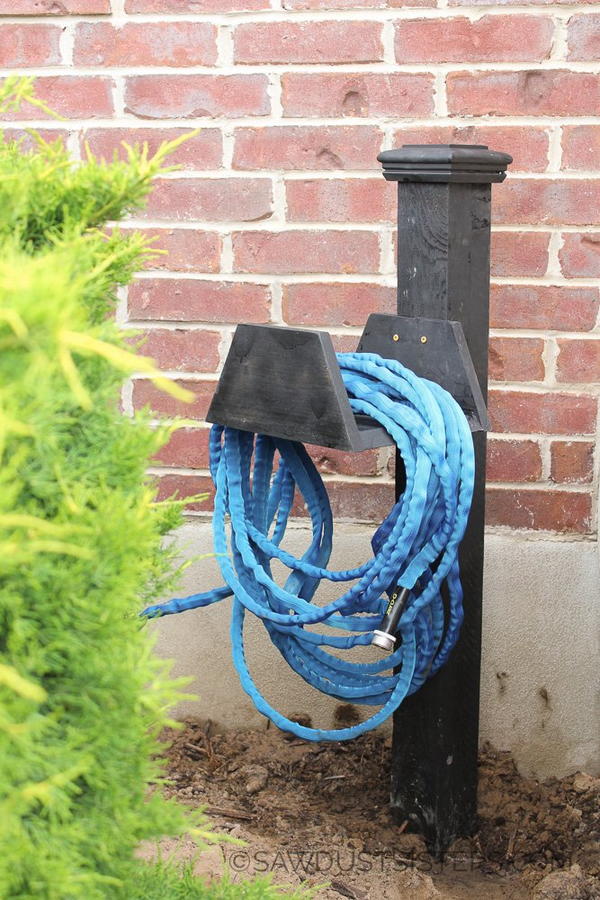 DIY Chunky Garden Hose Holder DIY Chunky Garden Hose Holder