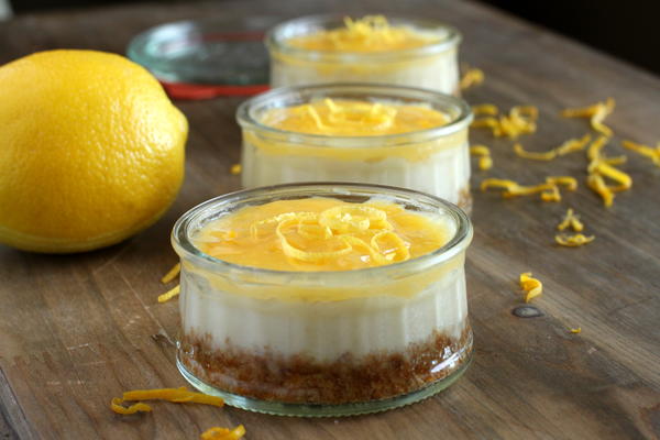 Mini Lemon Cheesecakes with Extra Lemon Curd Mini Lemon Cheesecakes with Extra Lemon Curd