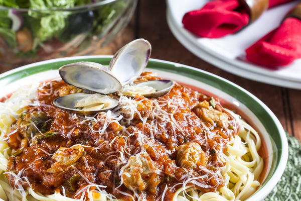Linguine and Clams with Red Sauce