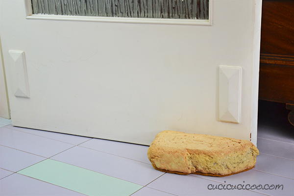 Easy and Free Recycled No-Scratch Doorstops Easy and Free Recycled No-Scratch Doorstops_2