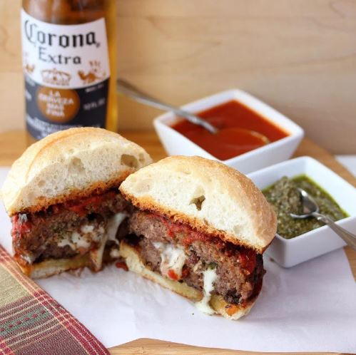 Restaurant-Style Juicy Lucy Sandwich Restaurant-Style Juicy Lucy Sandwich