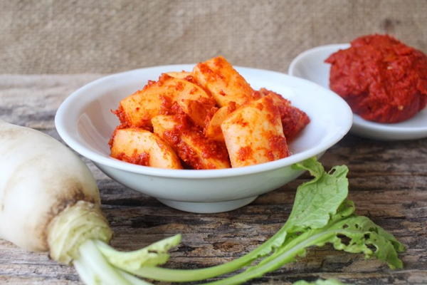 Kkakdugi (Korean Radish Kimchi)