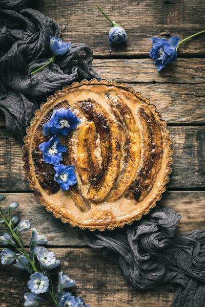 BrLEd Banana Tart with Dulce De Leche and Pretzel Crust BrûLéEd Banana Tart with Dulce De Leche and Pretzel Crust