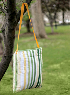 How to Make a Waterproof Picnic Blanket Tote
