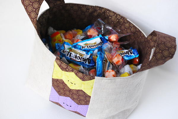 Homemade Halloween Treat Bag Tutorial Homemade Halloween Treat Bag Tutorial