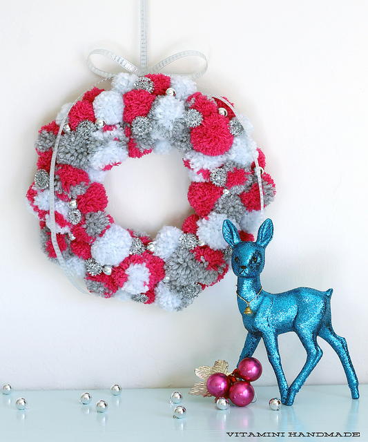 Cheerful Pom Pom DIY Holiday Wreath Cheerful Pom Pom DIY Holiday Wreath