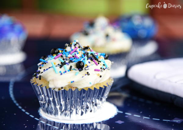 Out-of-This-World Easy Galaxy Cupcakes Out-of-This-World Easy Galaxy Cupcakes