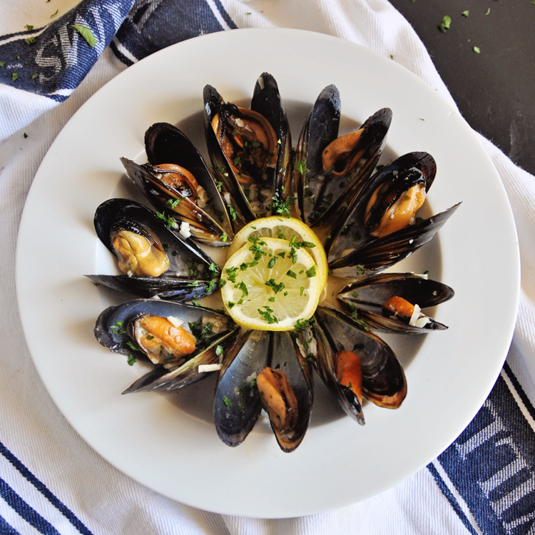 Mussels In White Wine And Garlic Sauce