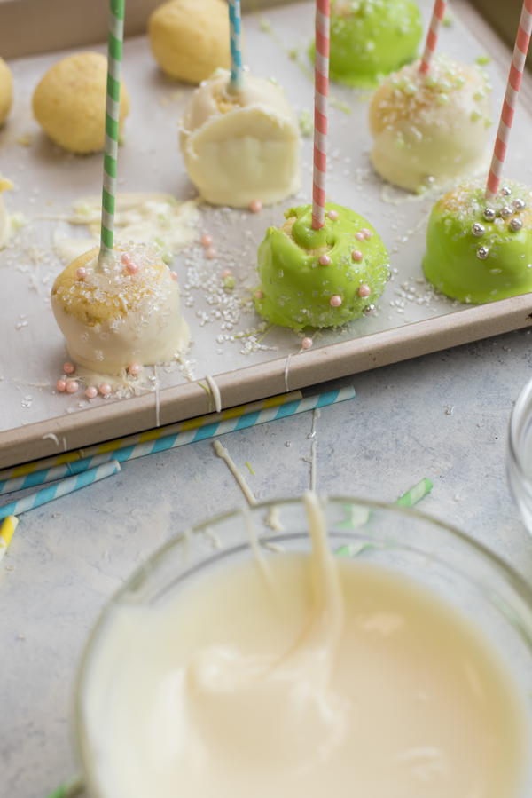 Cake balls, a dessert you can make with leftover cake