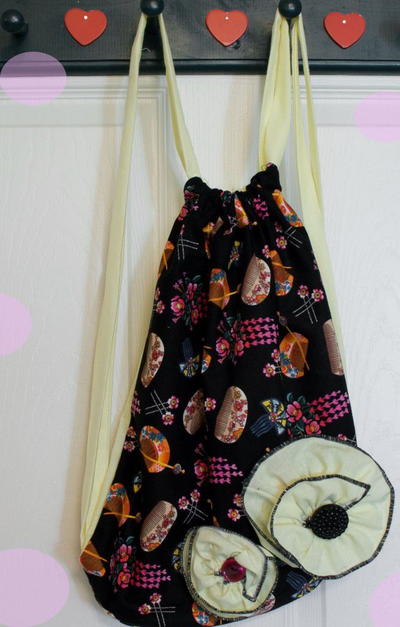 Fat Quarter Backpack with Decorative Flowers Fat Quarter Backpack with Decorative Flowers