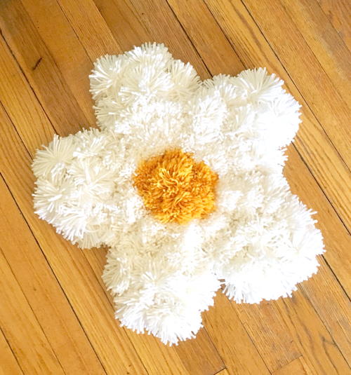 Daisy Pom Pom Rug DIY Daisy Pom Pom Rug DIY