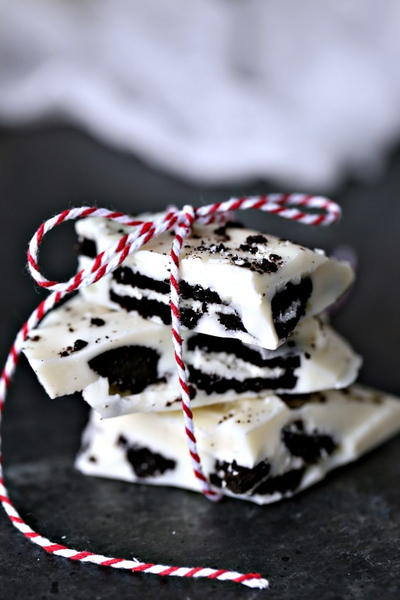 2-Ingredient Oreo Almond Bark 2-Ingredient Oreo Almond Bark