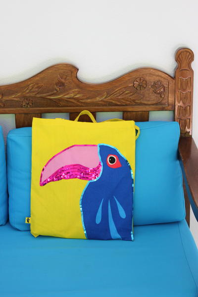 How to Decorate a Fabric Tote Bag with Seguins How to Decorate a Fabric Tote Bag with Seguins