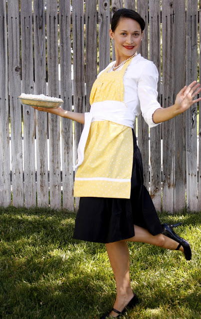 Pumps and Pearls Vintage Apron Pumps and Pearls Vintage Apron