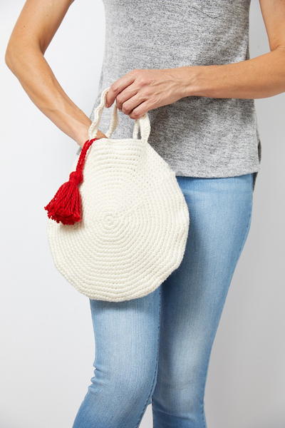 Round Crochet Bag with Tassel Pattern Round Crochet Bag with Tassel Pattern