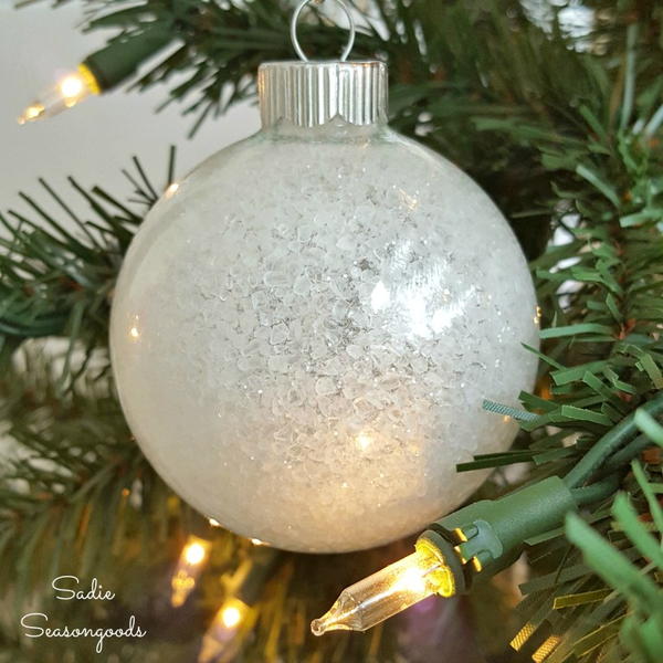 Easy and Elegant DIY Frosted Ornaments Easy and Elegant DIY Frosted Ornaments