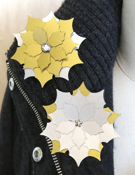 Silver and Gold Poinsettia DIY Pin Silver and Gold Poinsettia DIY Pin