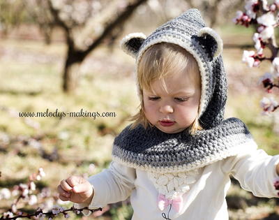 Rustic Raccoon Hooded Cowl