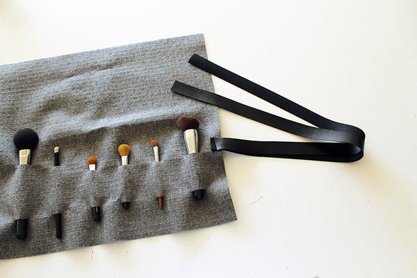 Easy DIY Makeup Brush Holder Easy DIY Makeup Brush Holder