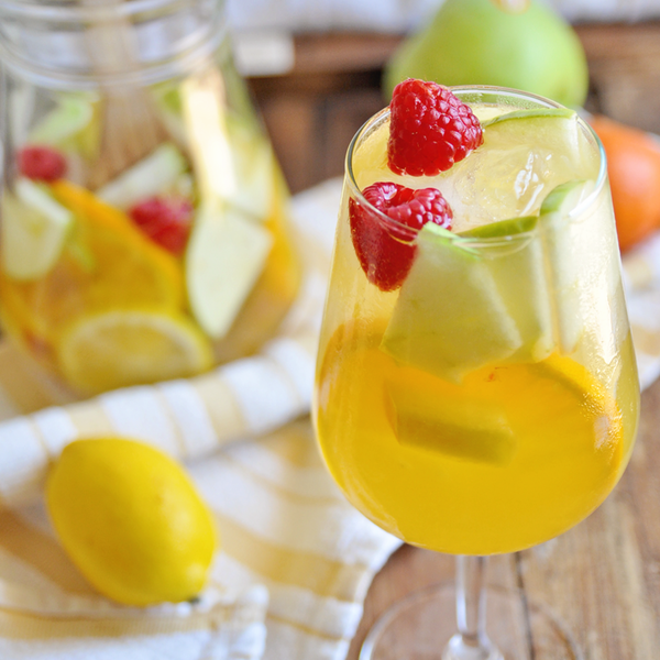 Easy White Wine Sangria Easy White Wine Sangria