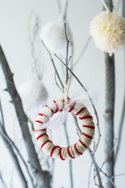 5-Minute Peppermint Yarn Wreath Ornament