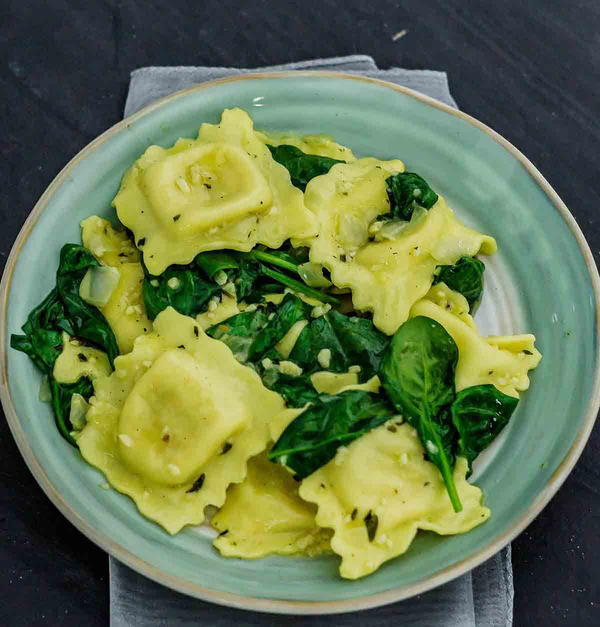 Garlic Butter Ravioli with Spinach Garlic Butter Ravioli with Spinach
