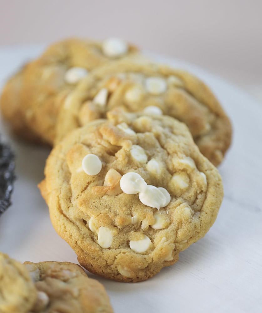 Best-Ever White Chocolate Macadamia Nut Cookies | RecipeLion.com