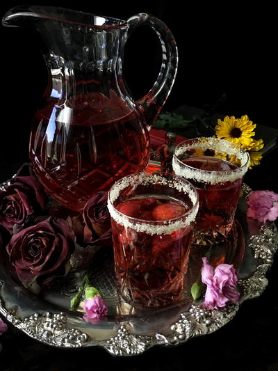 Sparkling Rosé Wine with Cranberry Juice