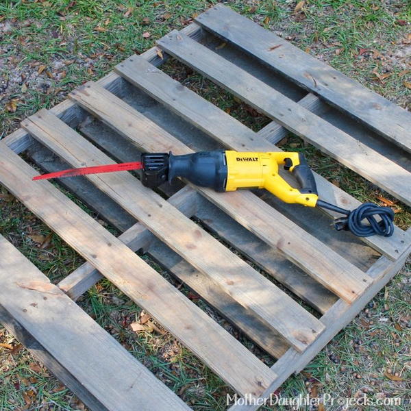 How to Take Apart a Wood Pallet How to Take Apart a Wood Pallet
