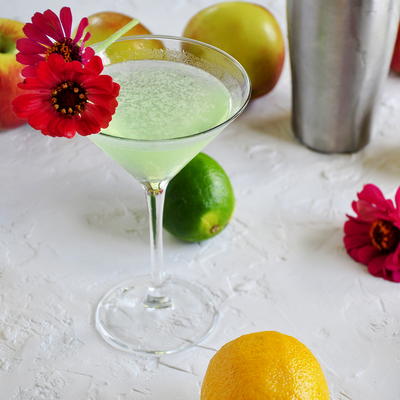 Easy Appletini Cocktail