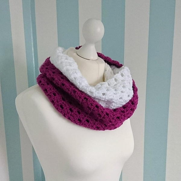 Twisted Peekaboo Cowl Twisted Peekaboo Cowl