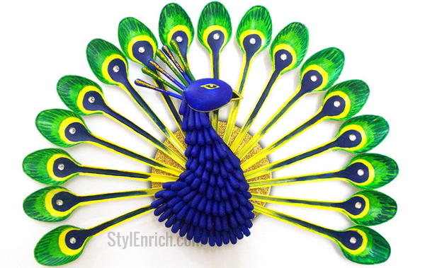 How to Make a Peacock from Plastic Spoons