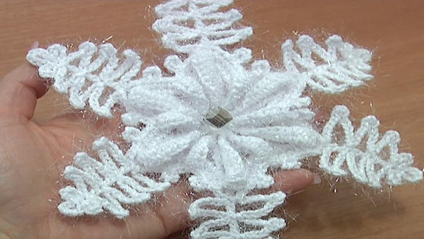 Crochet Snowflake Ornaments Tutorial