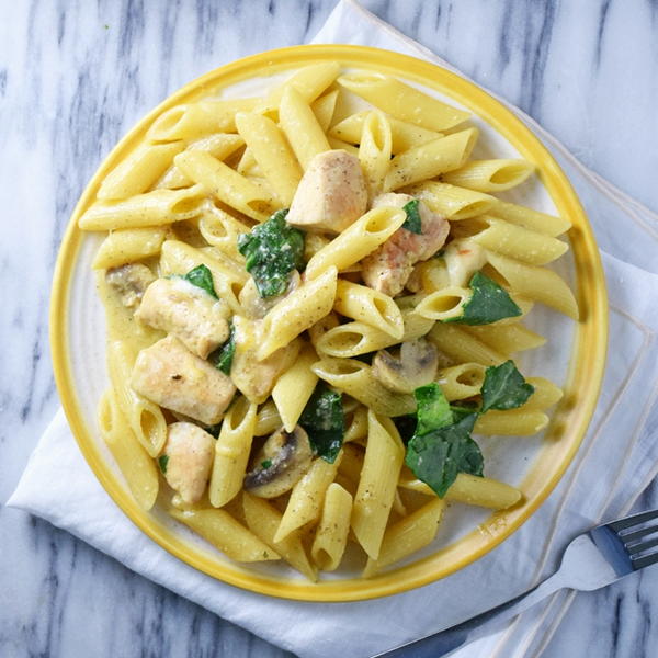 One-Pot Creamy Spinach Chicken Pasta One-Pot Creamy Spinach Chicken Pasta