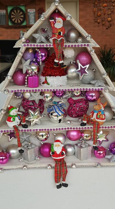 DIY Wooden Christmas Tree Shelf