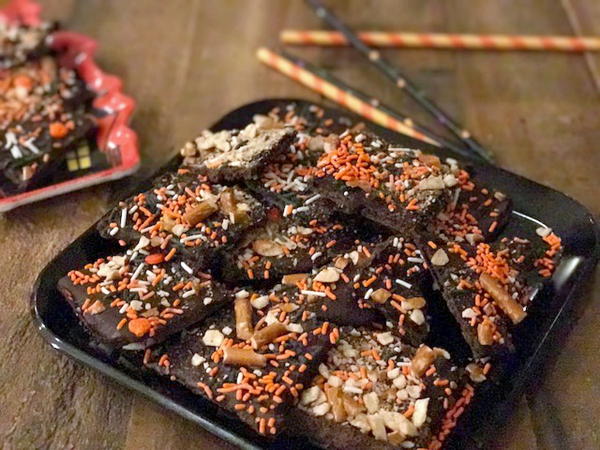 4 Ingredient - Halloween Chocolate Grahams Breakaways 4 Ingredient - Halloween Chocolate Grahams Breakaways