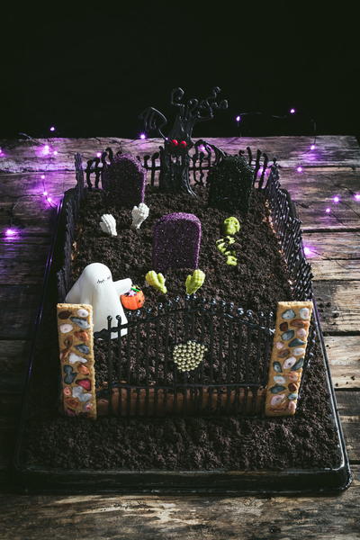 Ghost in the Graveyard Halloween Cake Ghost in the Graveyard Halloween Cake