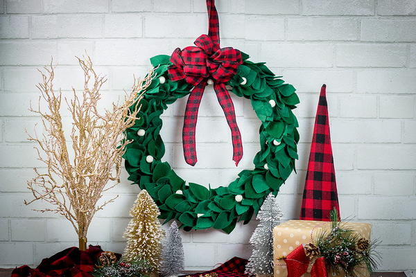 DIY Christmas Magnolia Wreath DIY Christmas Magnolia Wreath